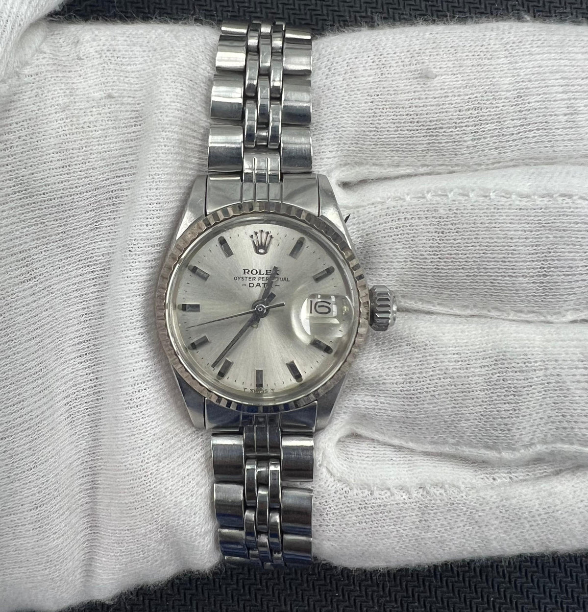 Rolex oyster perpetual date 6517sv