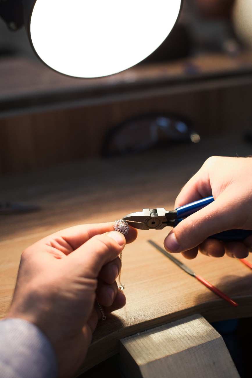 <a href="/pages/jewelry-repair" title="Jewelry Repair">JEWELRY REPAIR</a>
